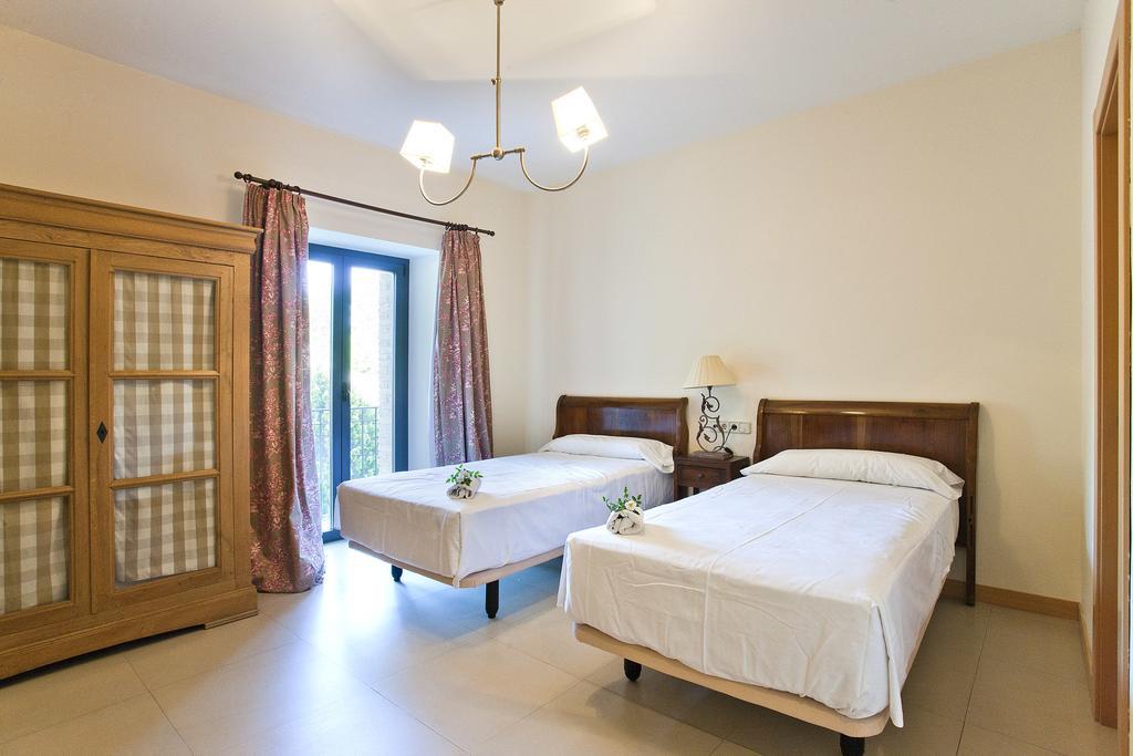 Hotel Villa Marcilla Exteriör bild